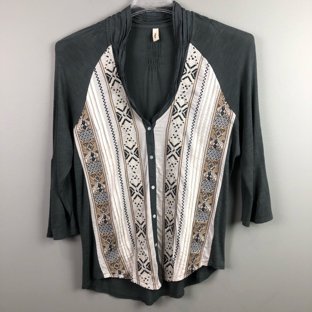 Anthropologie Gray Button-Front Patterned Raglan Top